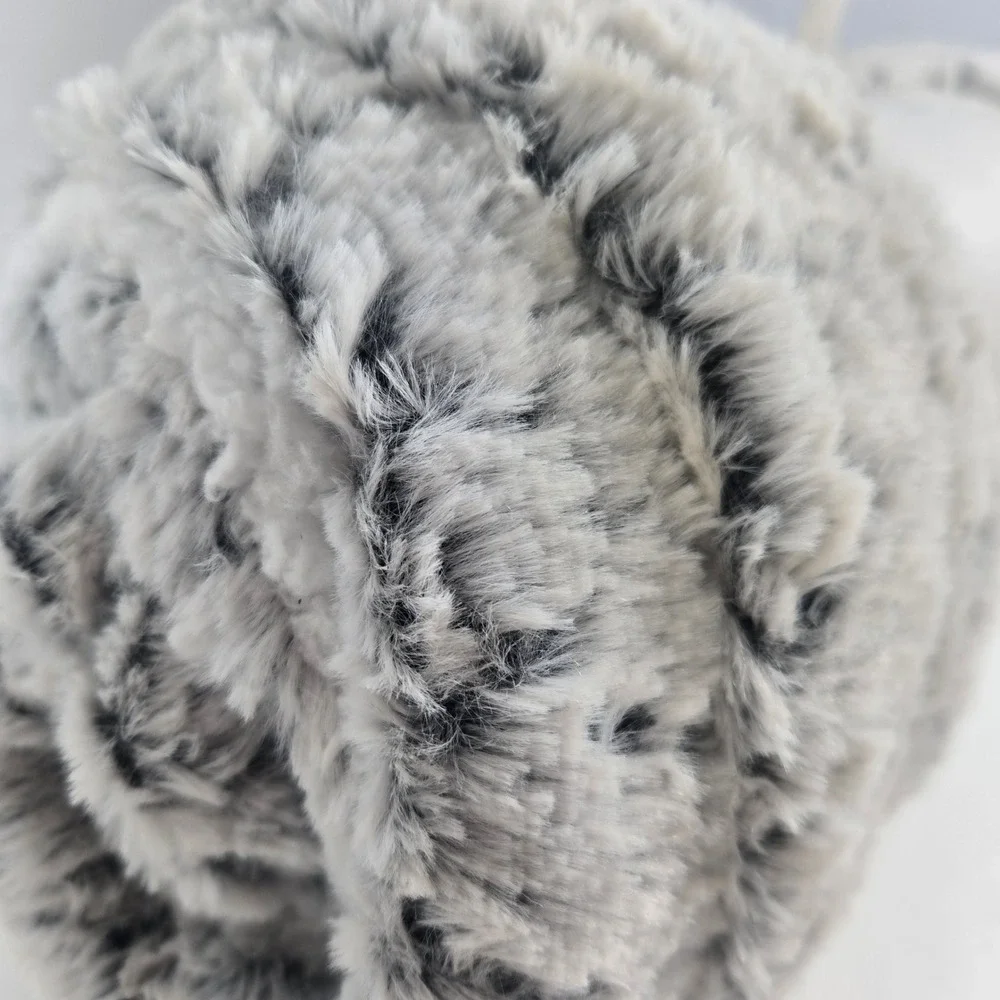 Comfort & Harmony Faux Fur Throw  50x60 Gray White Plush Soft Cozy Blanket